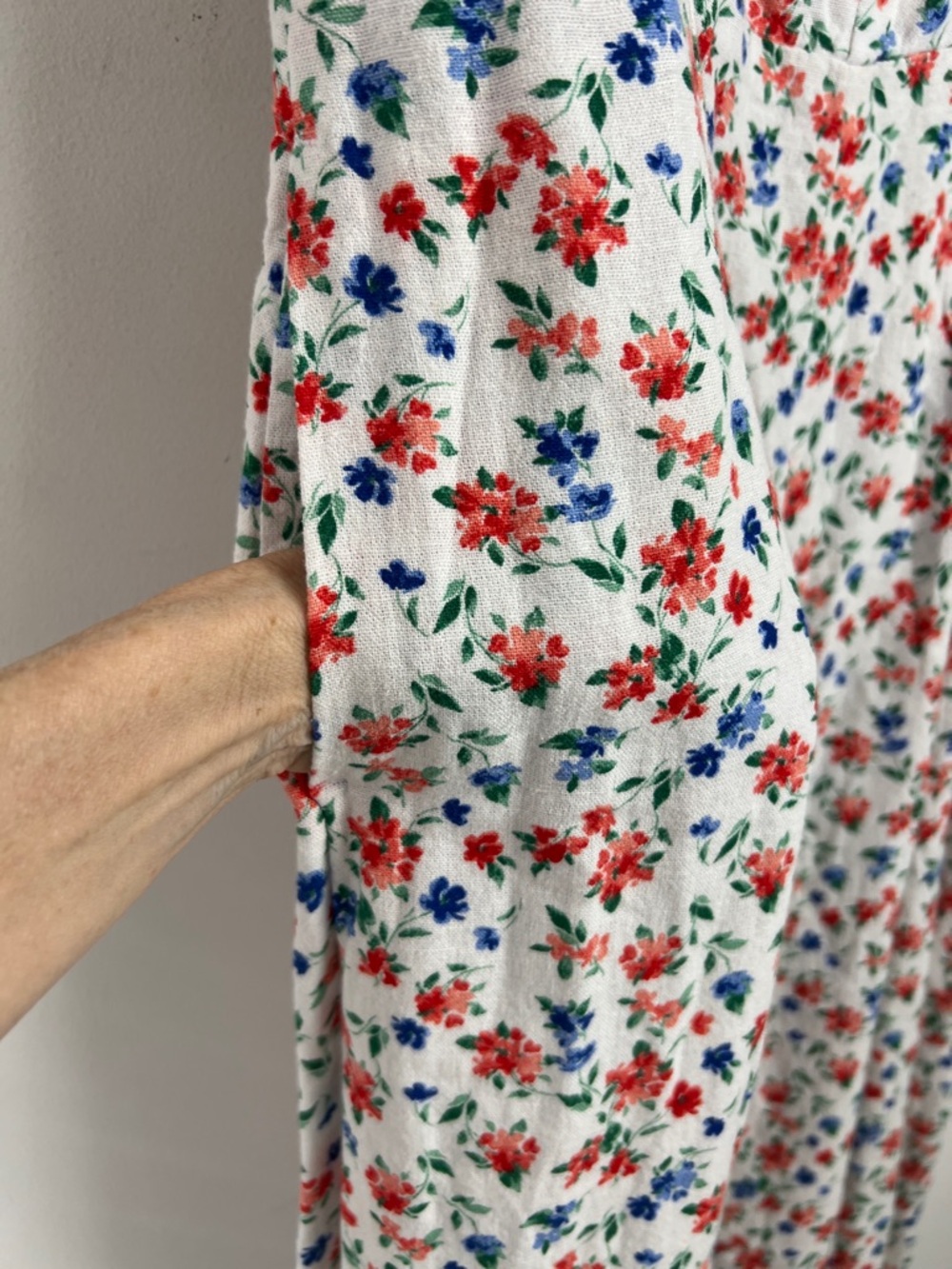 Old Navy Large Fit & Flare Linen Blend Midi Dress In Americana Floral Print - Picture 7 of 12
